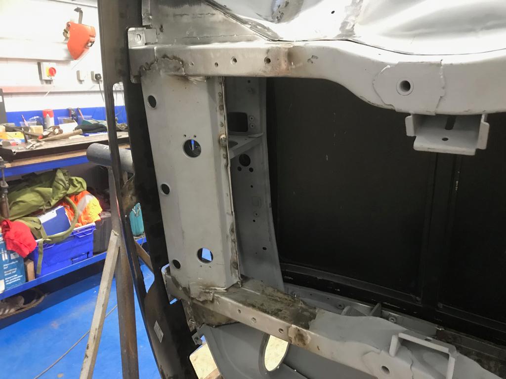 310119 MGB Roadster Body Preparation 16