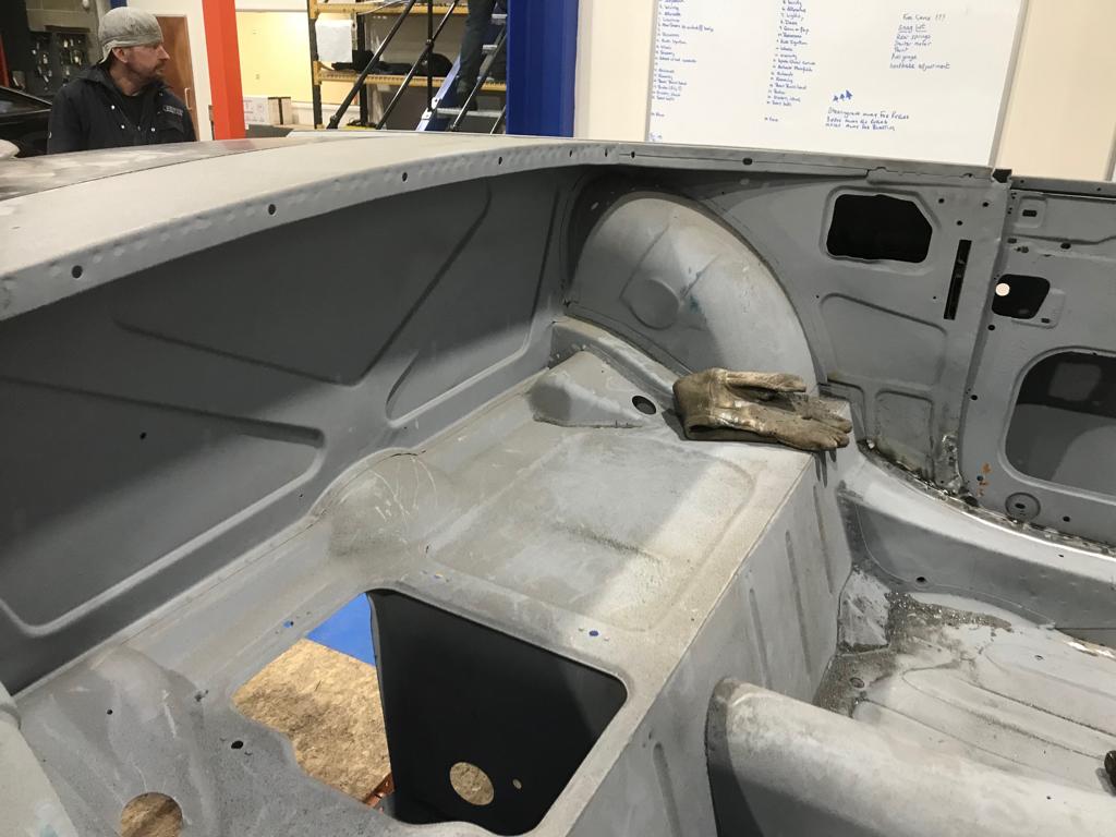 310119 MGB Roadster Body Preparation 9