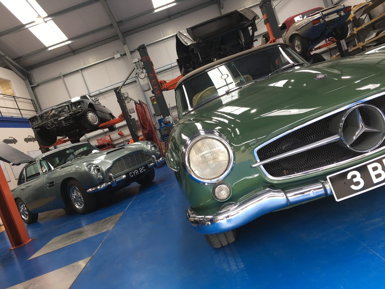 160319 Mercedes SL190 and Aston Martin DB5 1