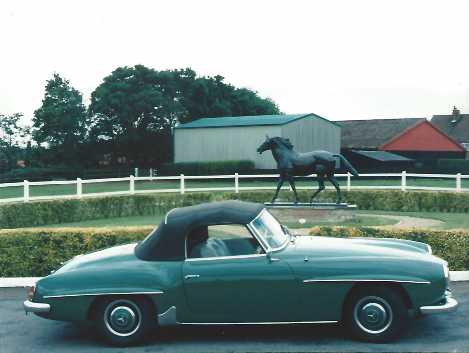 Photograph of Mercedes 190SL 3BUR