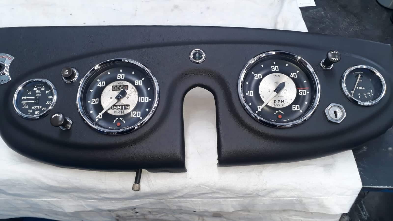 230419 Austin Healey Dash Rebuild 2
