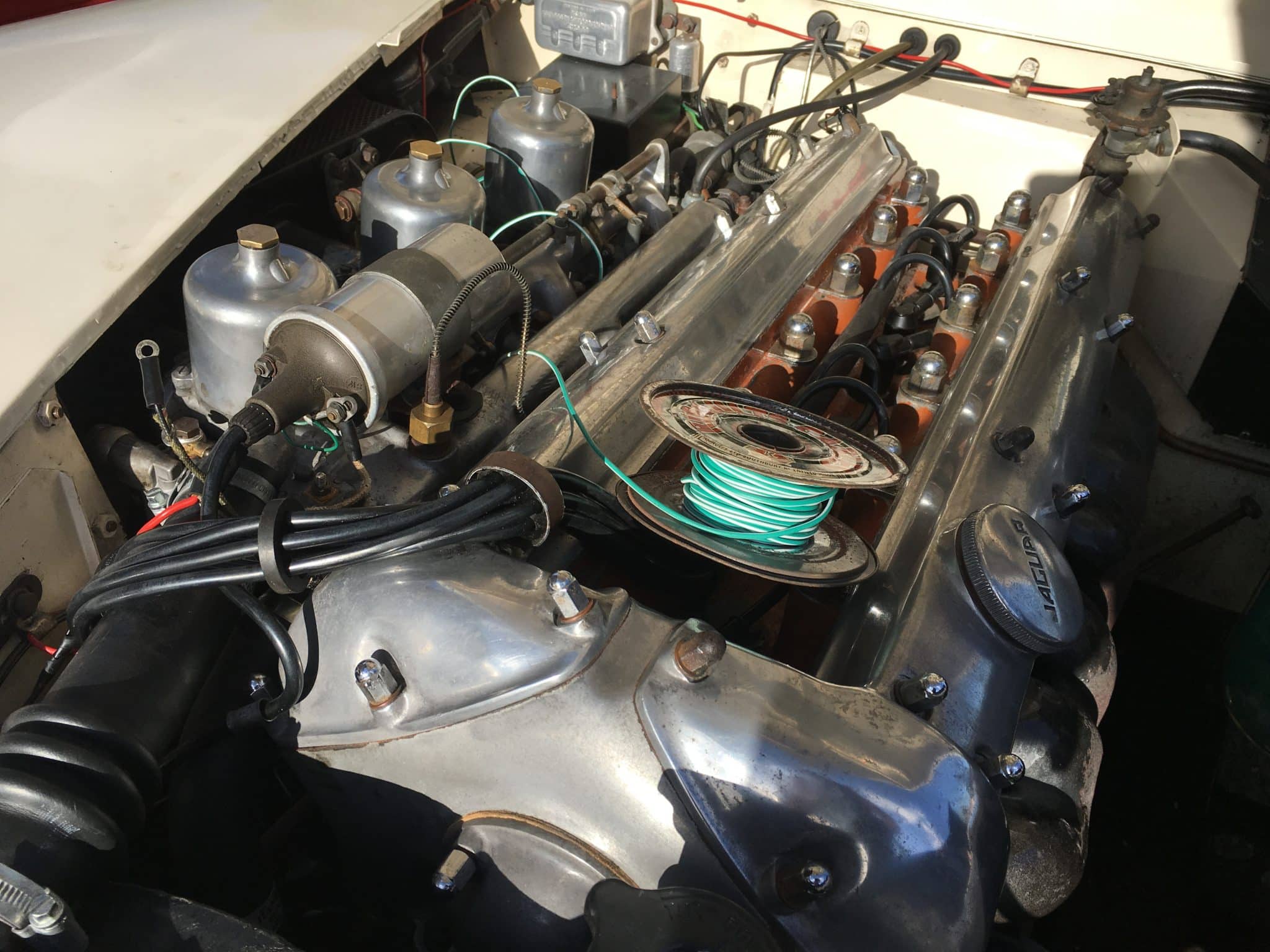 260419 Jaguar XK150 Cleaning the carbs 4
