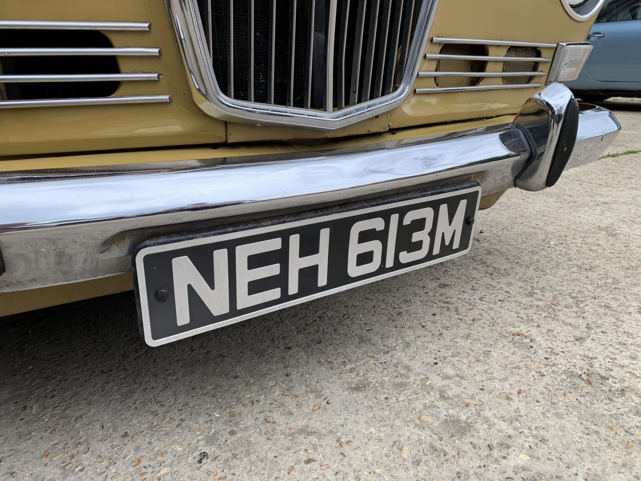 050619 1973 Wolseley Six 10