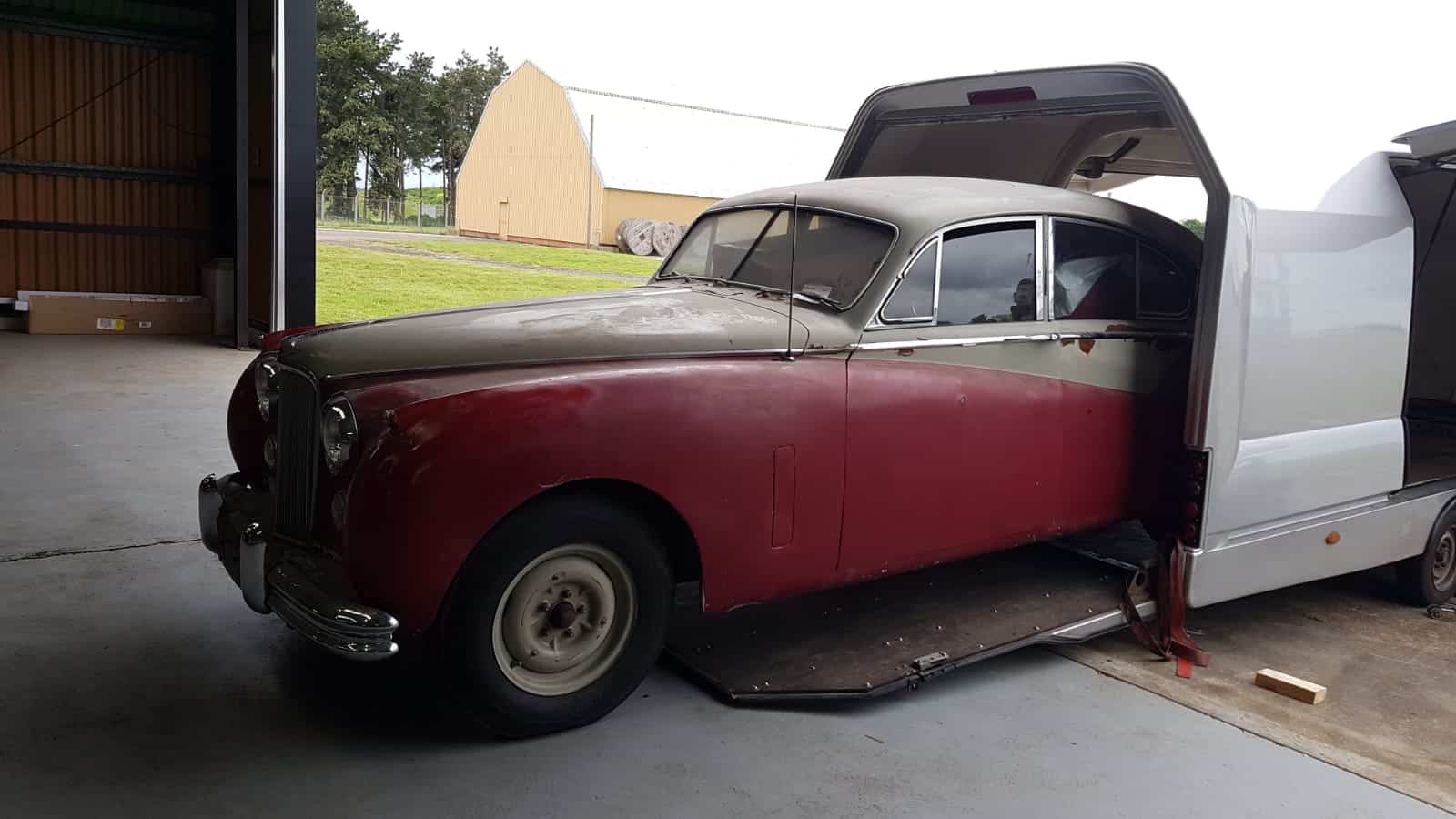 310519 Jaguar Mk VII LHD arriving from London Docklands 15 1