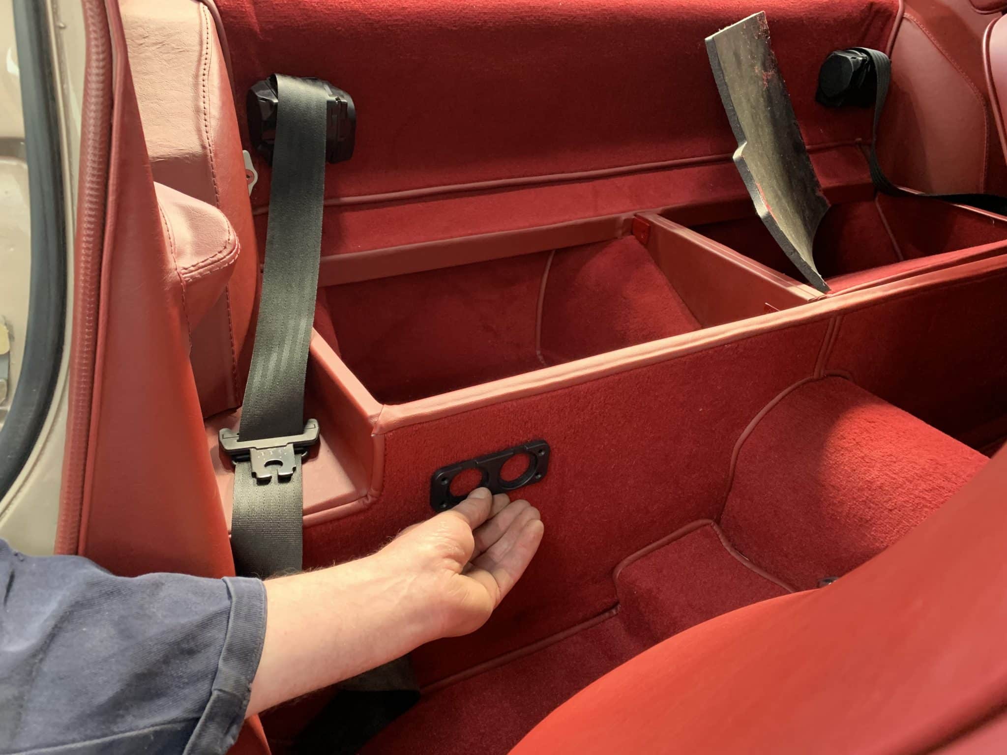 280619 Power Supply to the rear storage compartment 1 1