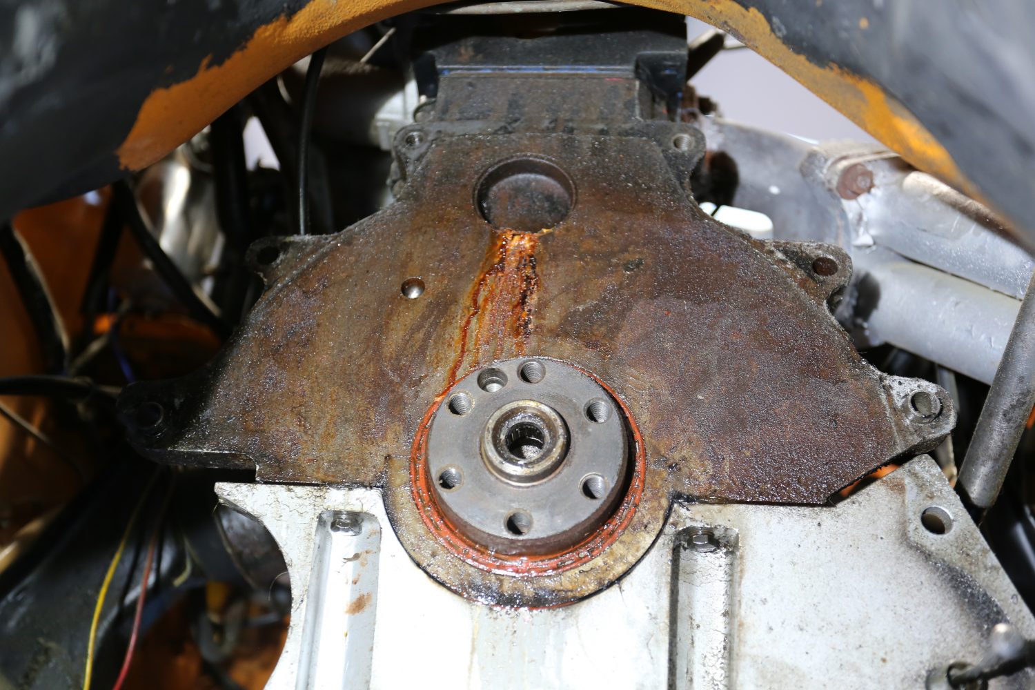 051119 Ford Escort RS2000 core plug leak behind flywheel 1 1