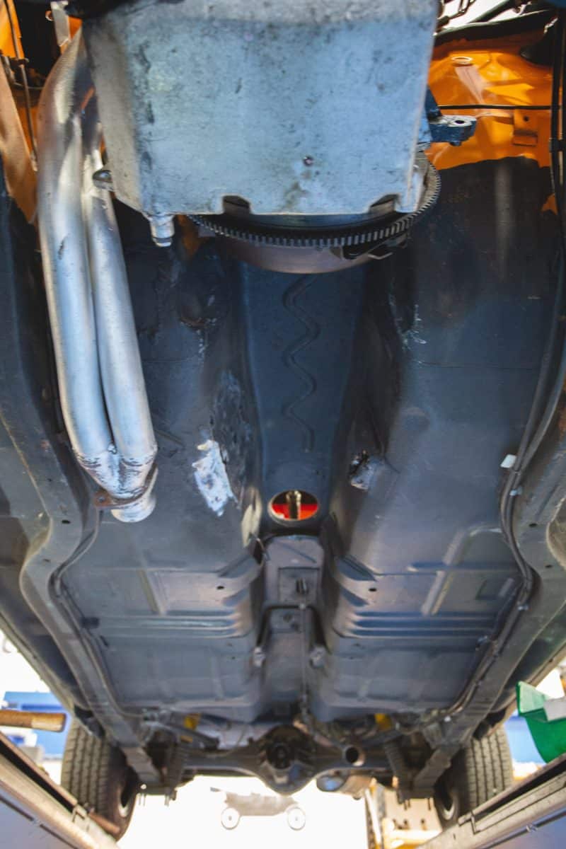 051119 Ford Escort RS2000 core plug leak behind flywheel 4