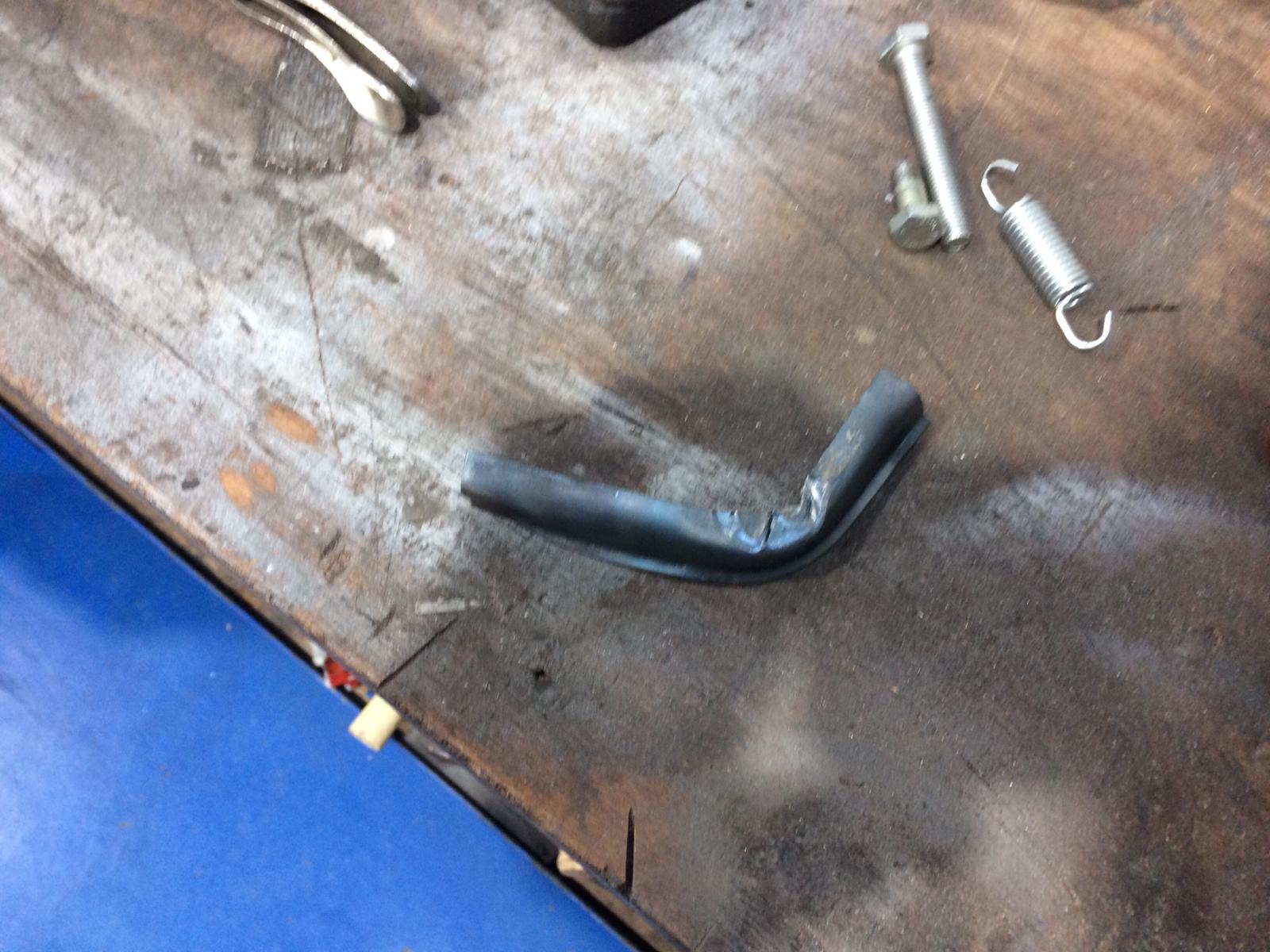 131119 1972 Jaguar E Type Air Box Filter Repair 3 1