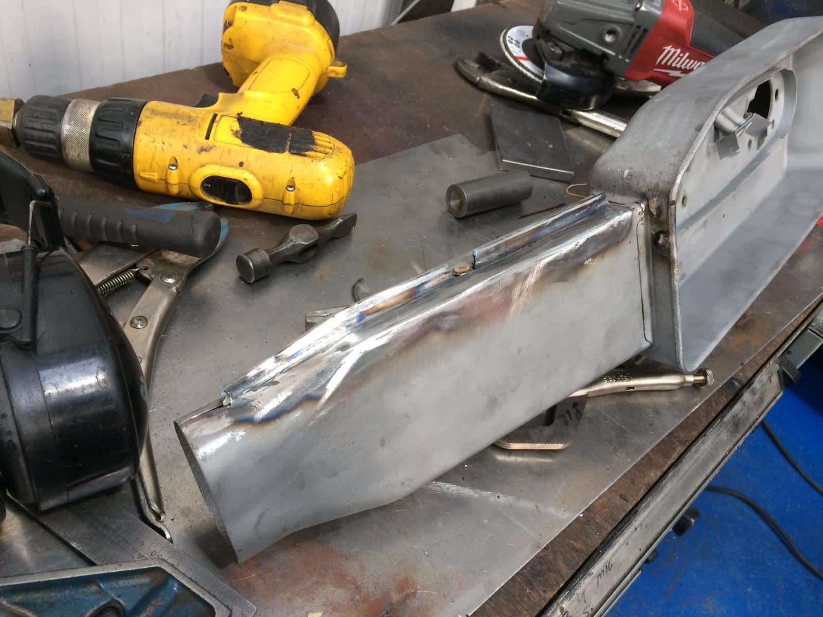 131119 1972 Jaguar E Type Air Box Filter Repair 9 1