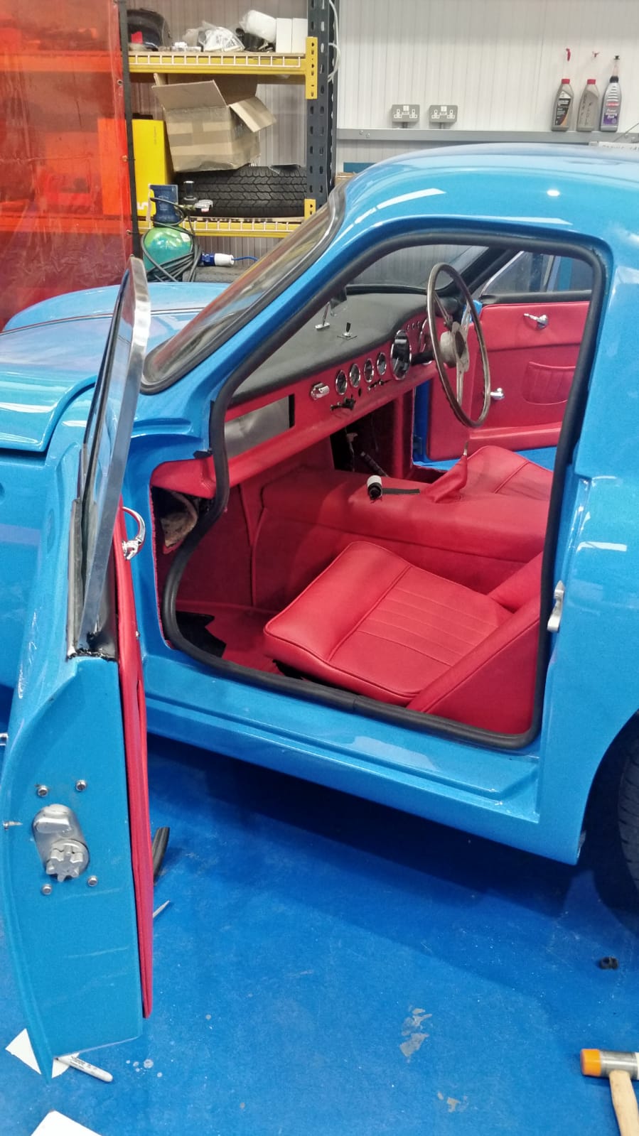 061219 TVR Grantura Interior 2 1
