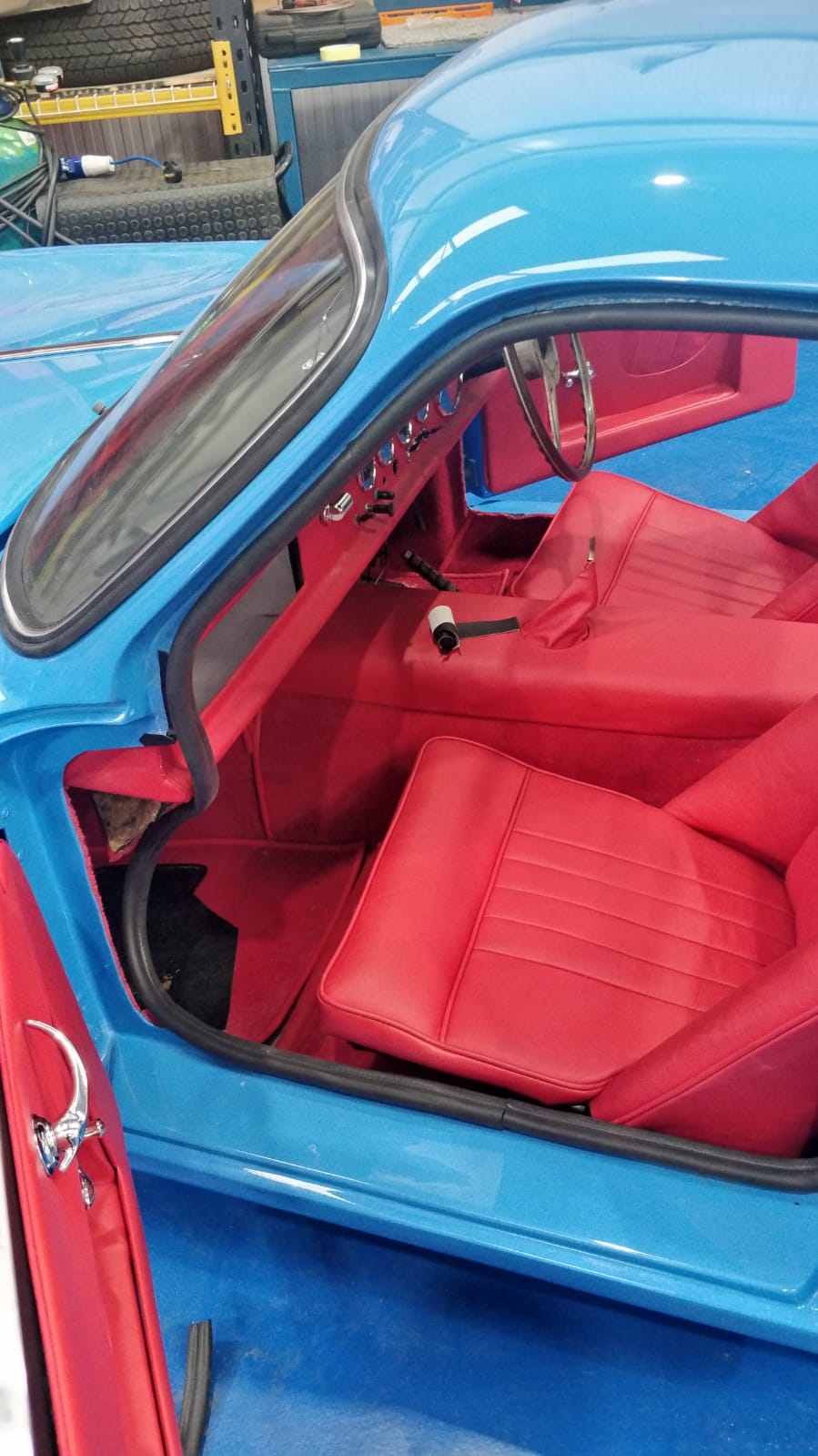 061219 TVR Grantura Interior 3