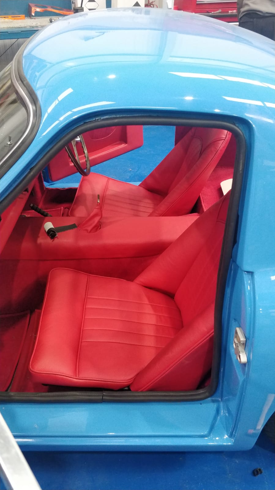 061219 TVR Grantura Interior
