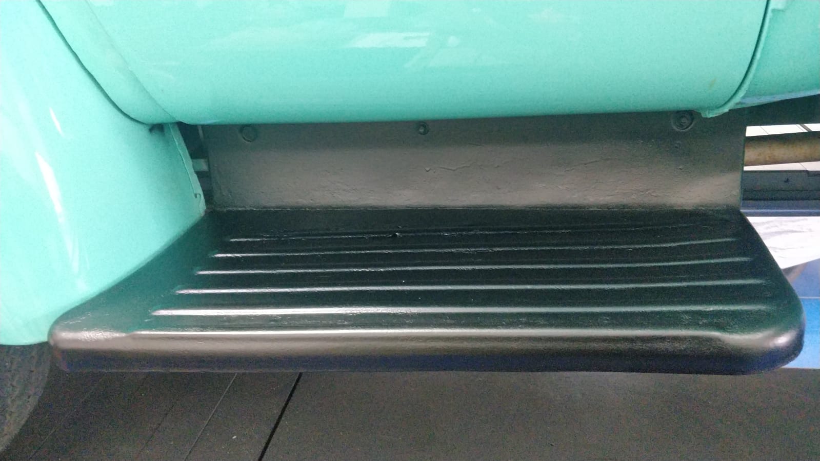 1971 Bedford J Type Tom pianting door runners20200109 WA0096