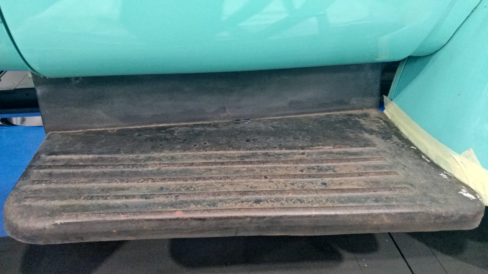 1971 Bedford J Type Tom pianting door runners20200109 WA0099