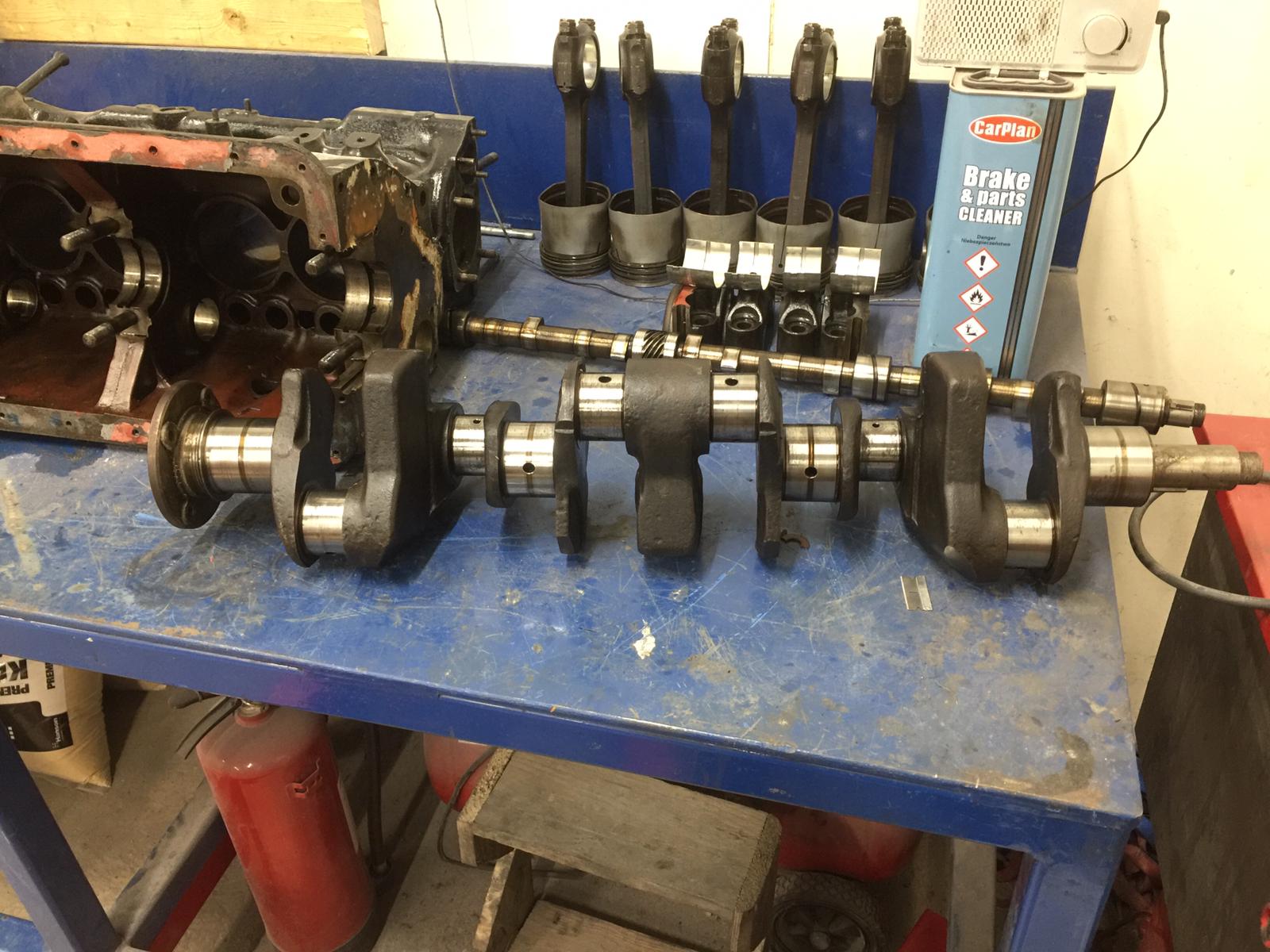 Jensen Engine Stripdown check w Gordon1 1