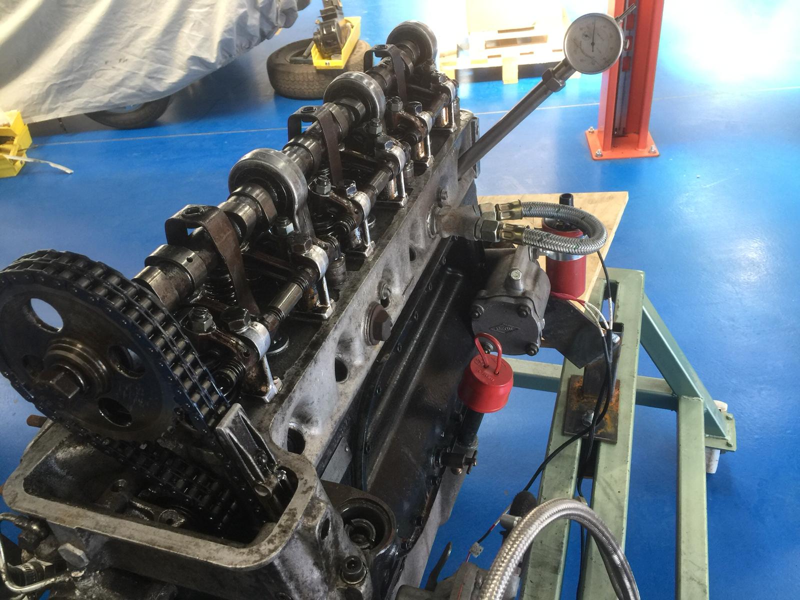 Vlad Mercedes 220 Engine2