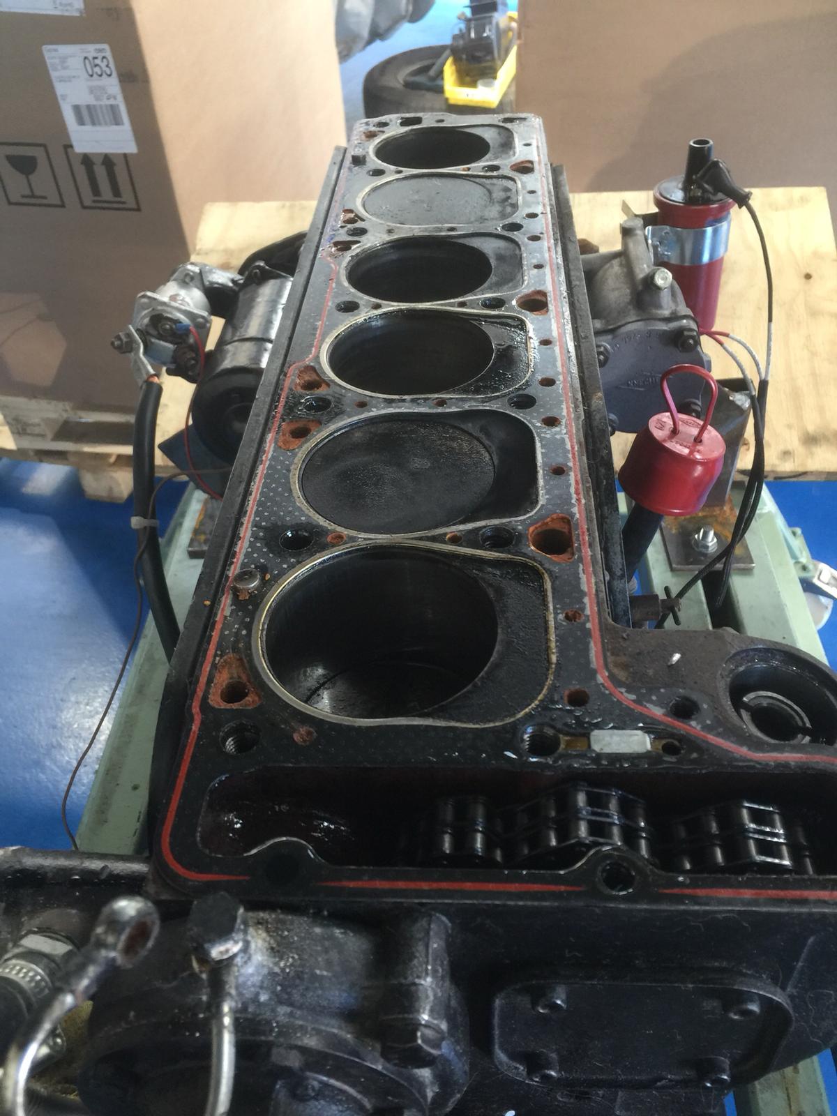 Vlad Mercedes 220 Engine5