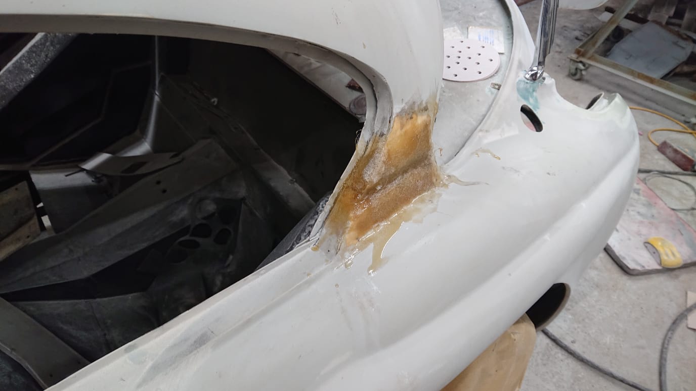 1957 Jensen 328 FibreglassGoingOn RoofJoinGroundOutAndFibreglassAppliedToSmoothFinish2