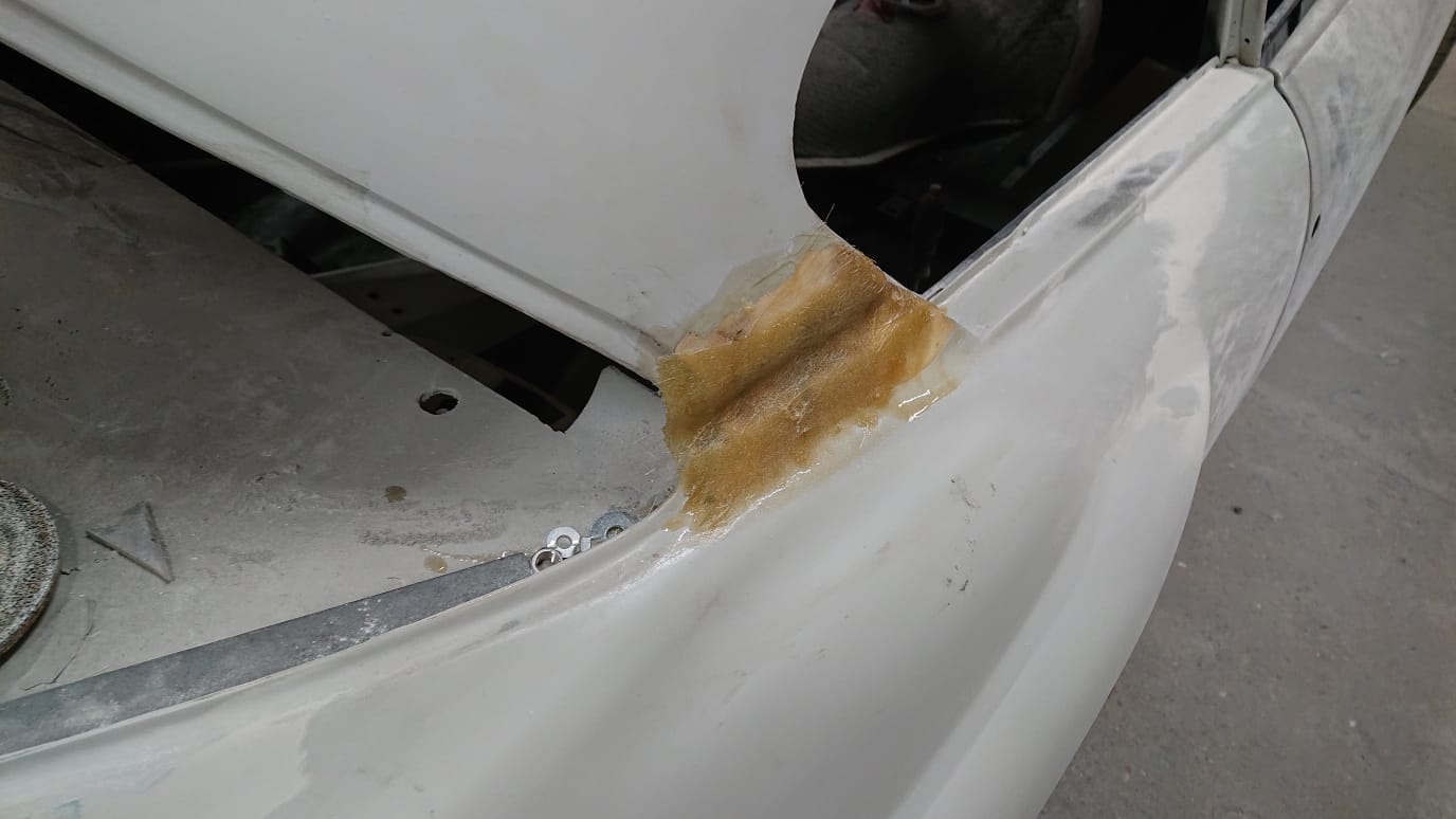 1957 Jensen 328 FibreglassGoingOn RoofJoinGroundOutAndFibreglassAppliedToSmoothFinish3