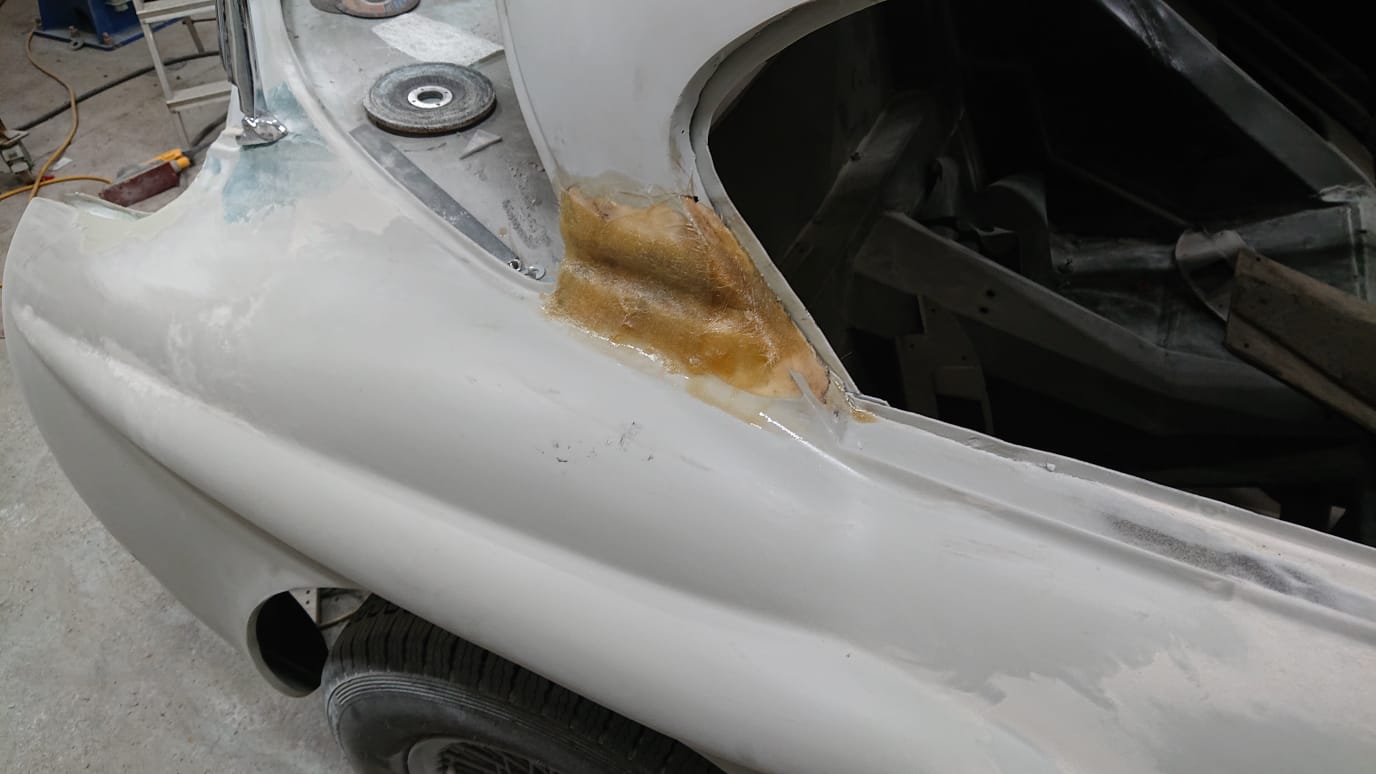 1957 Jensen 328 FibreglassGoingOn RoofJoinGroundOutAndFibreglassAppliedToSmoothFinish4
