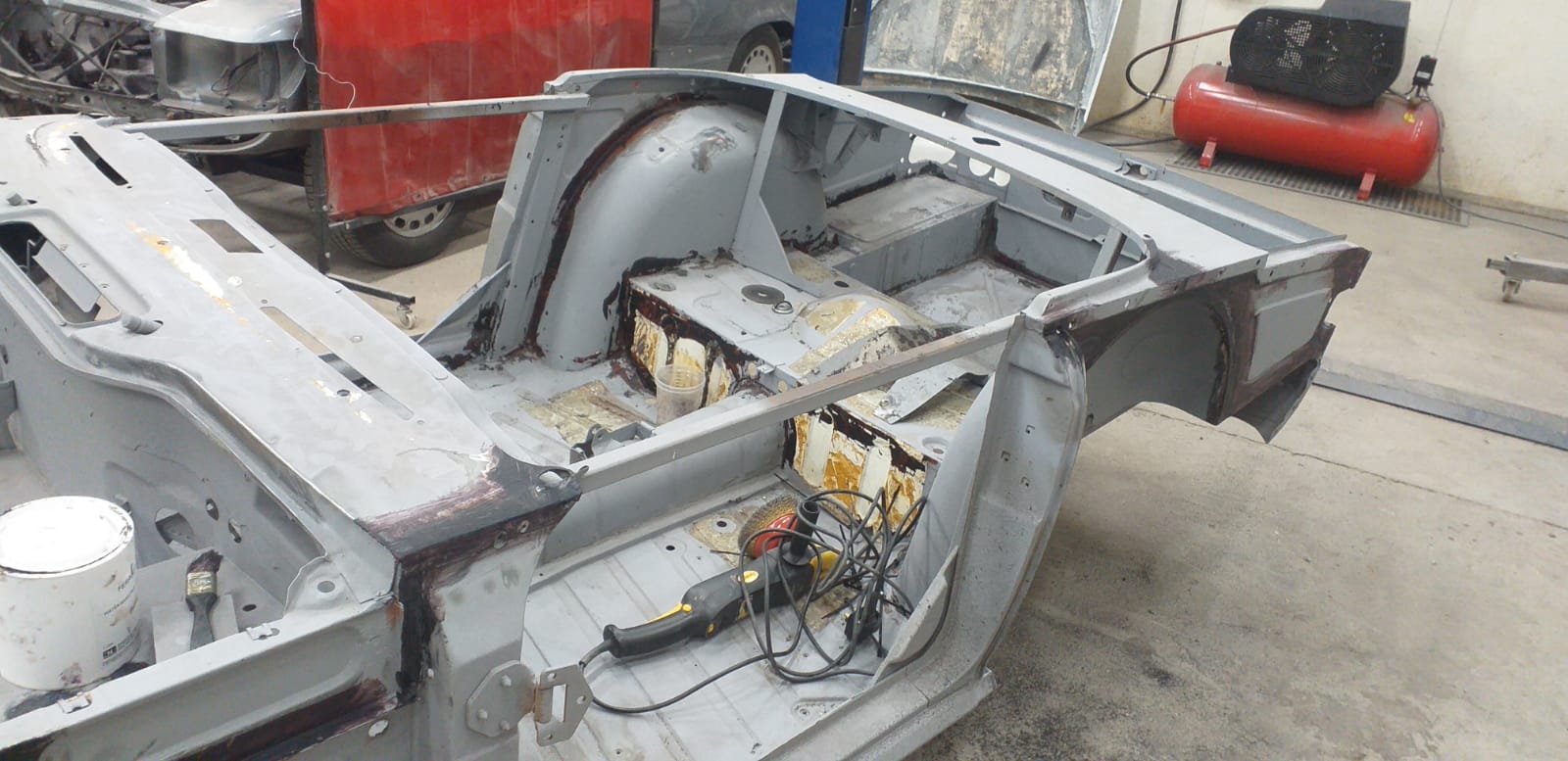 310120 1976 Triumph TR6 Bare Metal Strip 1 1