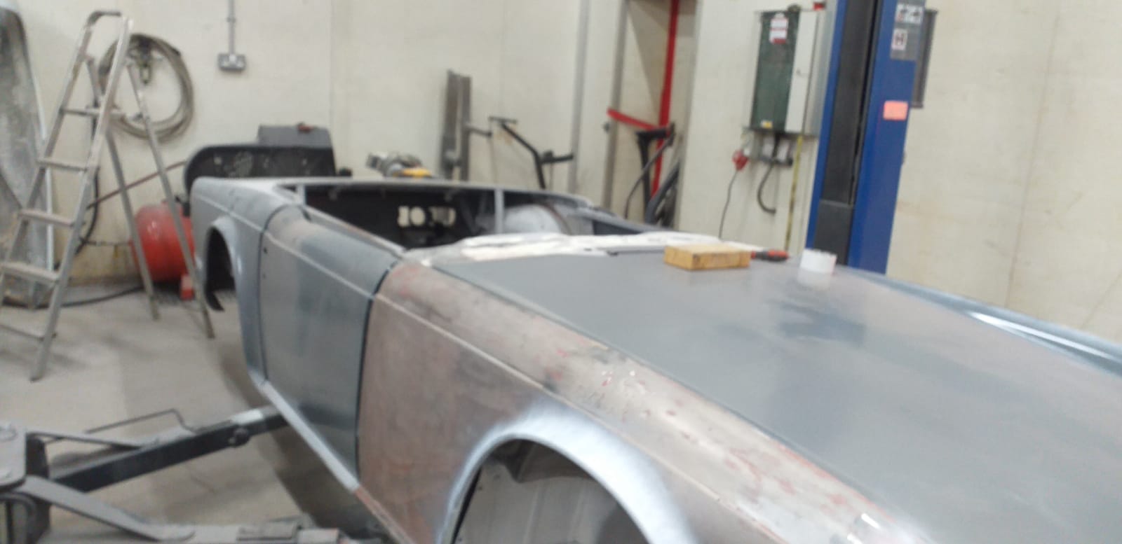 310120 1976 Triumph TR6 Bare Metal Strip 10 1