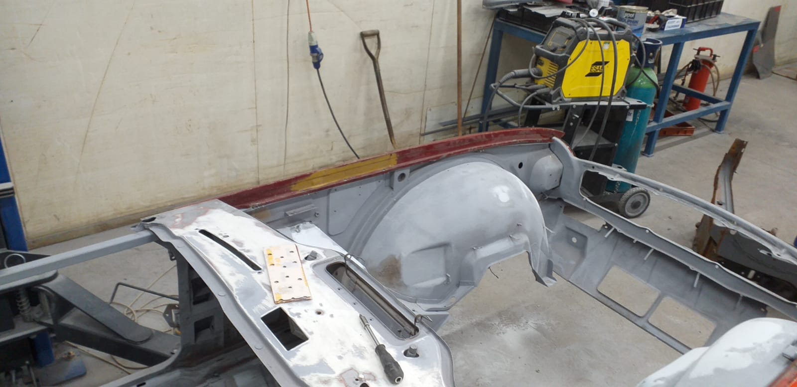310120 1976 Triumph TR6 Bare Metal Strip 17 1