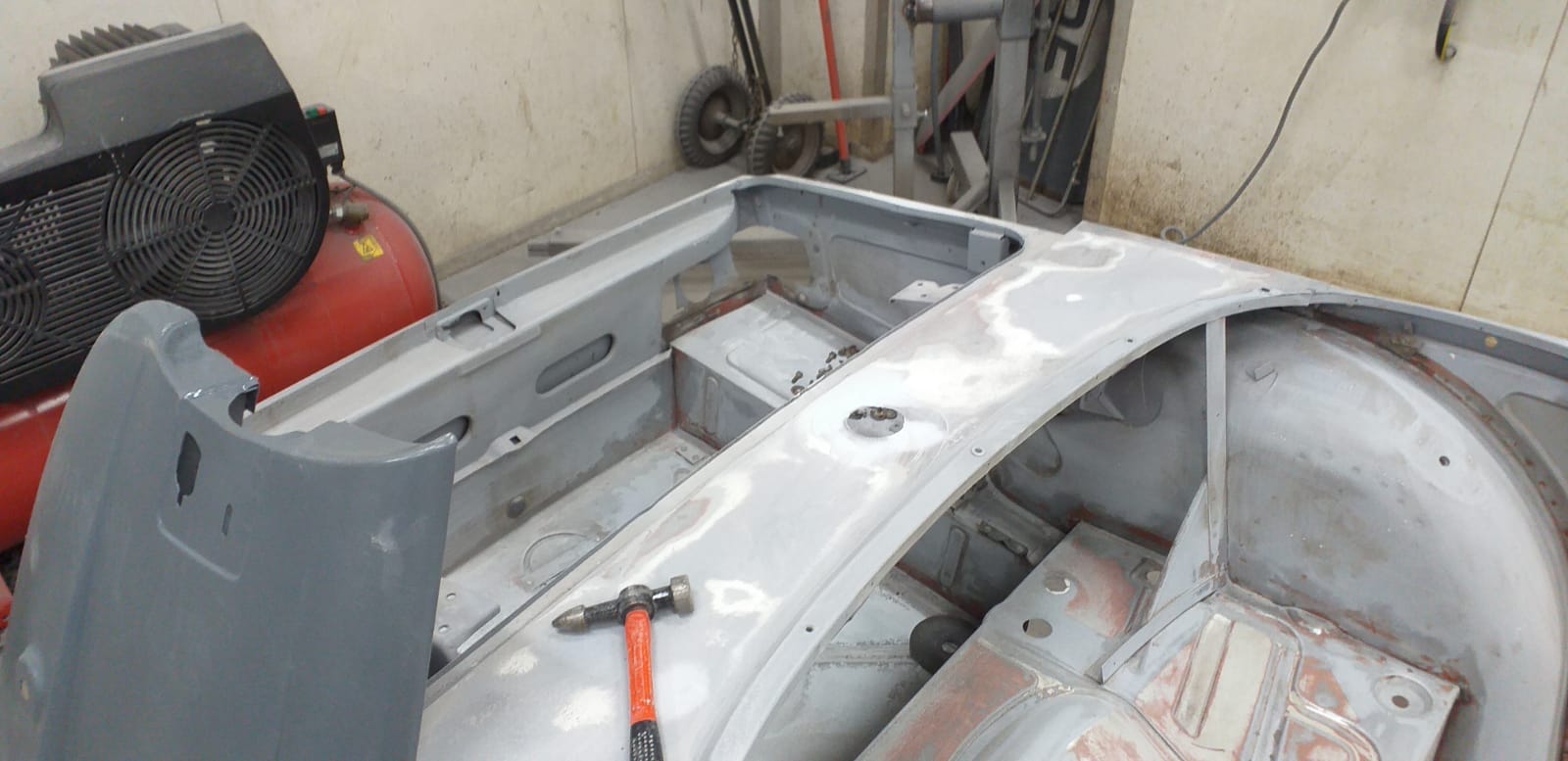 310120 1976 Triumph TR6 Bare Metal Strip 18 1