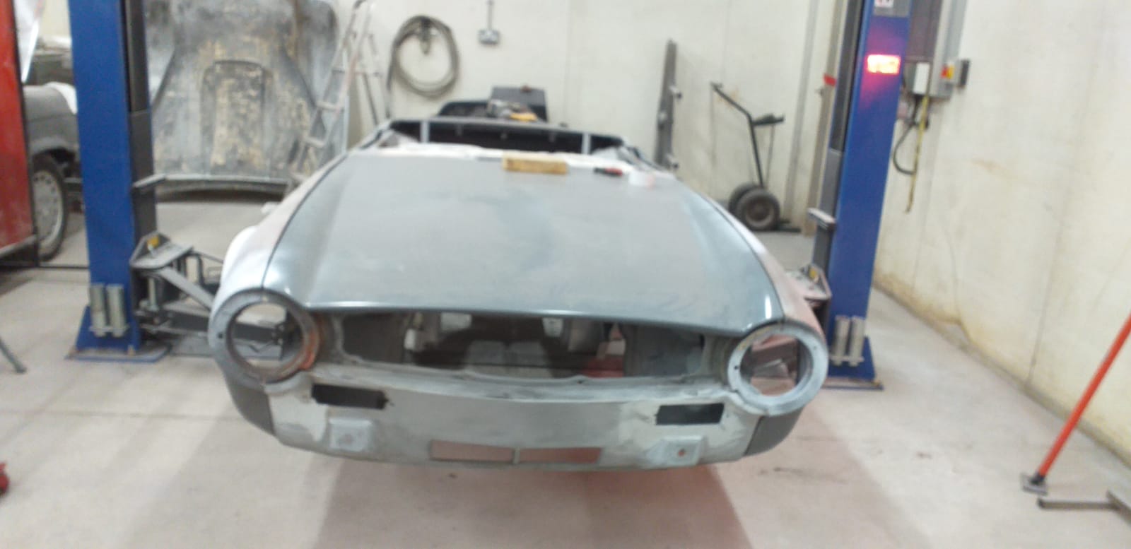 310120 1976 Triumph TR6 Bare Metal Strip 19 1