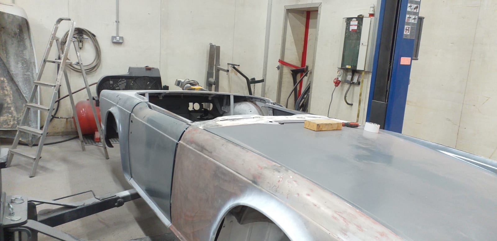 310120 1976 Triumph TR6 Bare Metal Strip 21 1