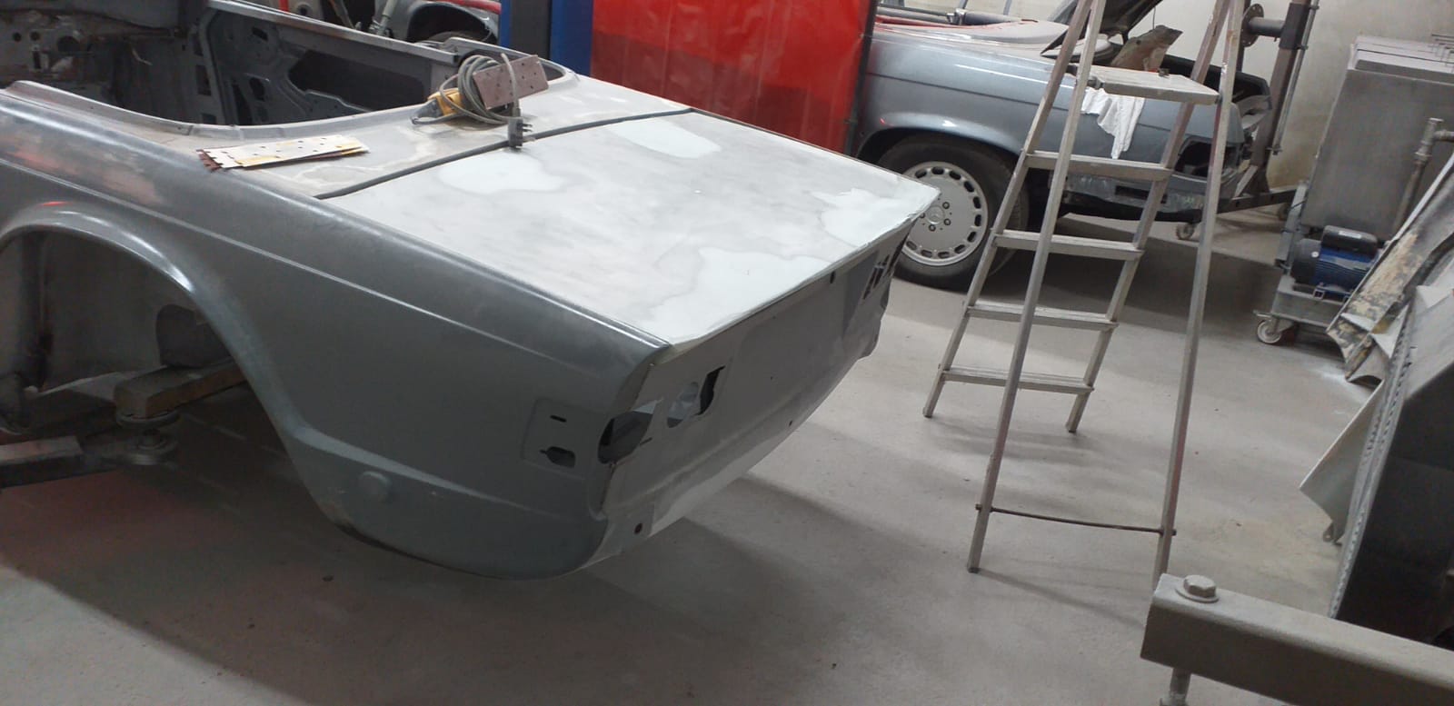 310120 1976 Triumph TR6 Bare Metal Strip 22 1