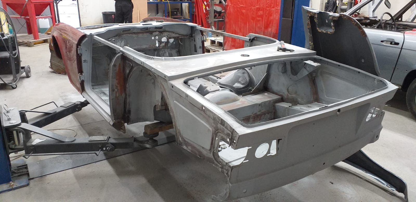 310120 1976 Triumph TR6 Bare Metal Strip 4 1
