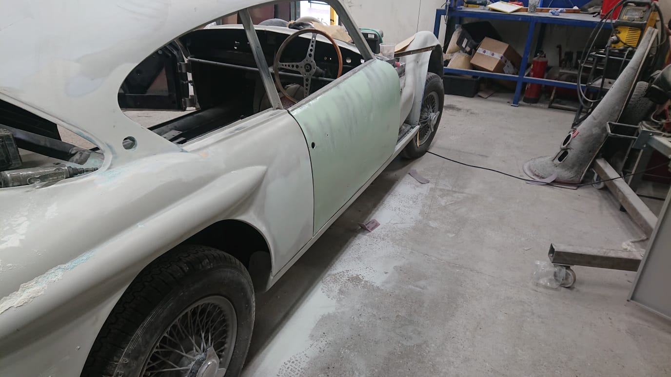 050320 Jensen 541R Fibreglass hole and crack3 1
