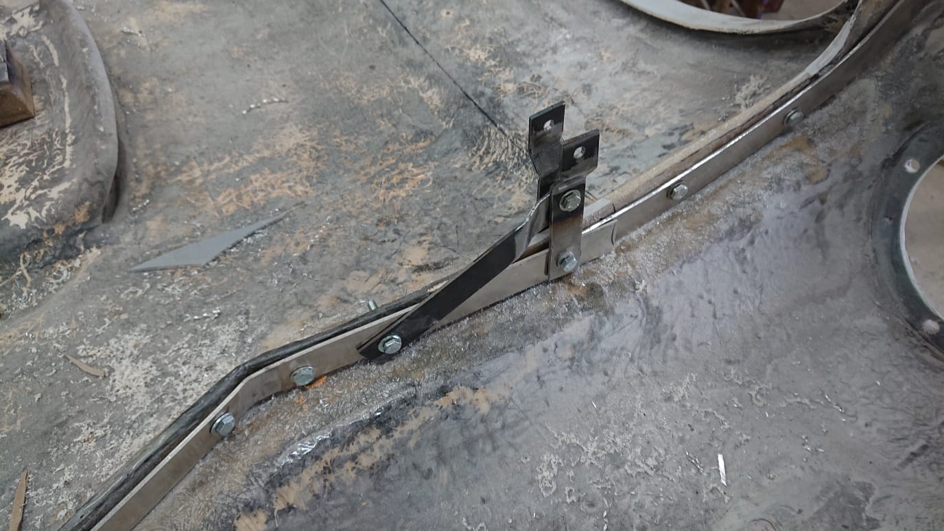 060320 Jensen 541 Bonnet Frame and Brackets49 1