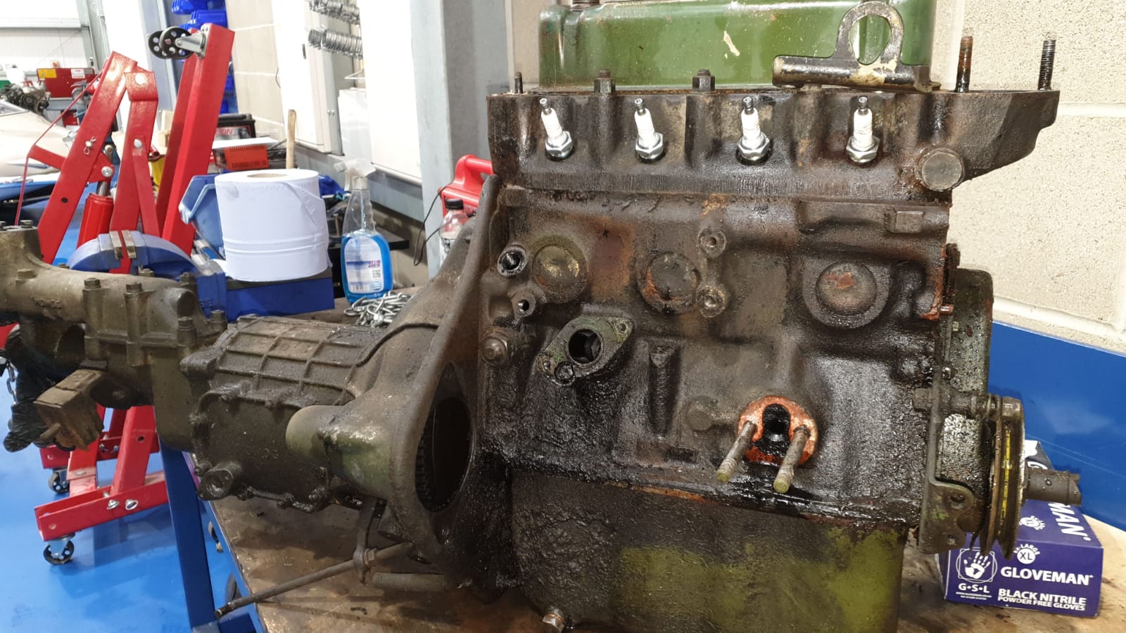 110320 Morris Minor 1000 Engine removal for Reconditioning1 1