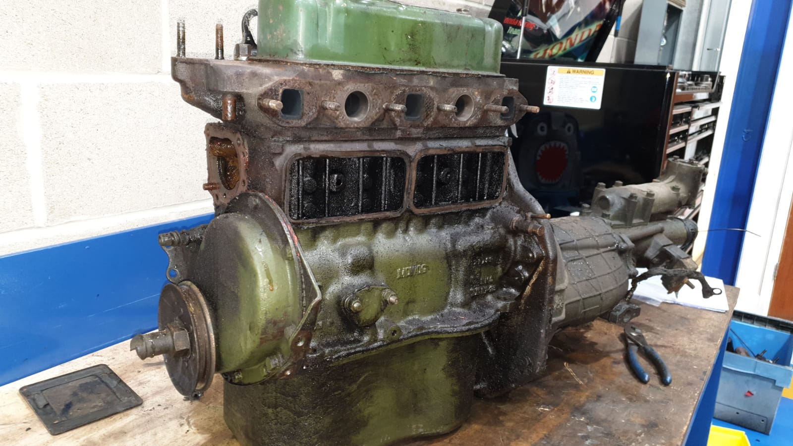 110320 Morris Minor 1000 Engine removal for Reconditioning2 1