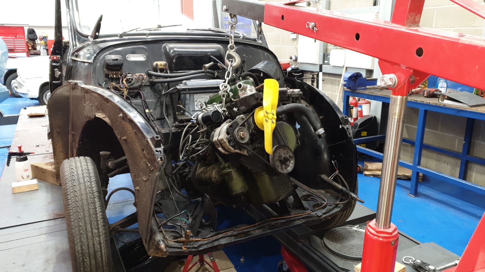 110320 Morris Minor 1000 Engine removal for Reconditioning7 1
