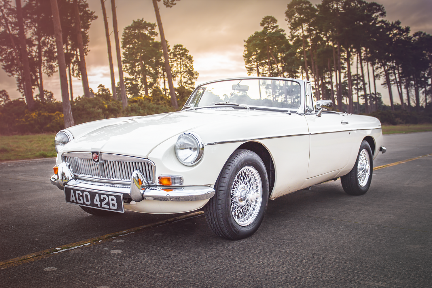 1964 MGB Roadster White Competition Shoot 01 2 1