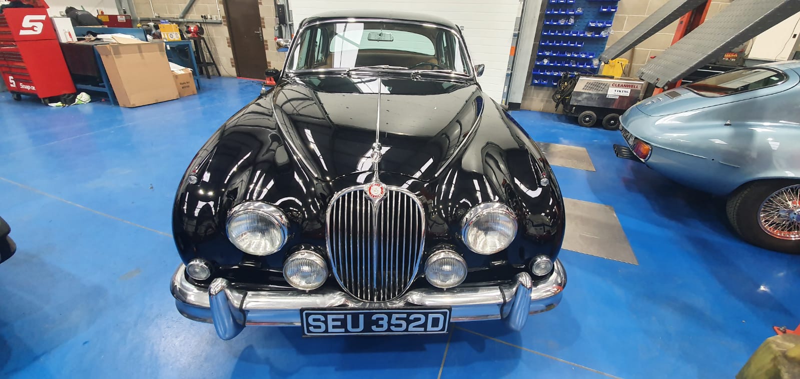 200220 1966 Jaguar MkII 3.8 clean and ready for auction 3 1