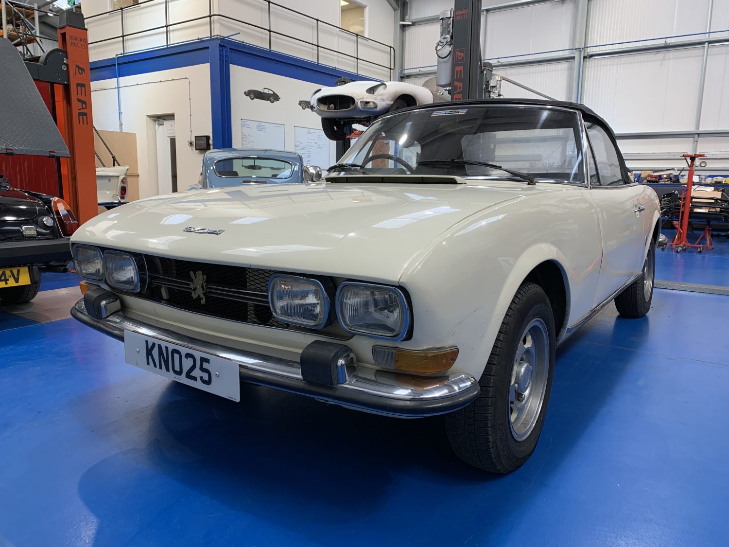 220220 1974 Peugeot 504 in the workshops 2