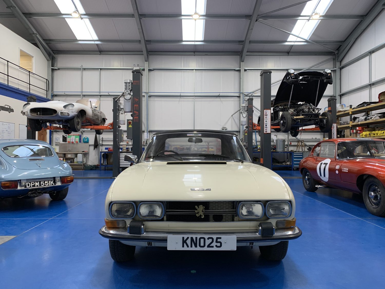 220220 1974 Peugeot 504 in the workshops 5