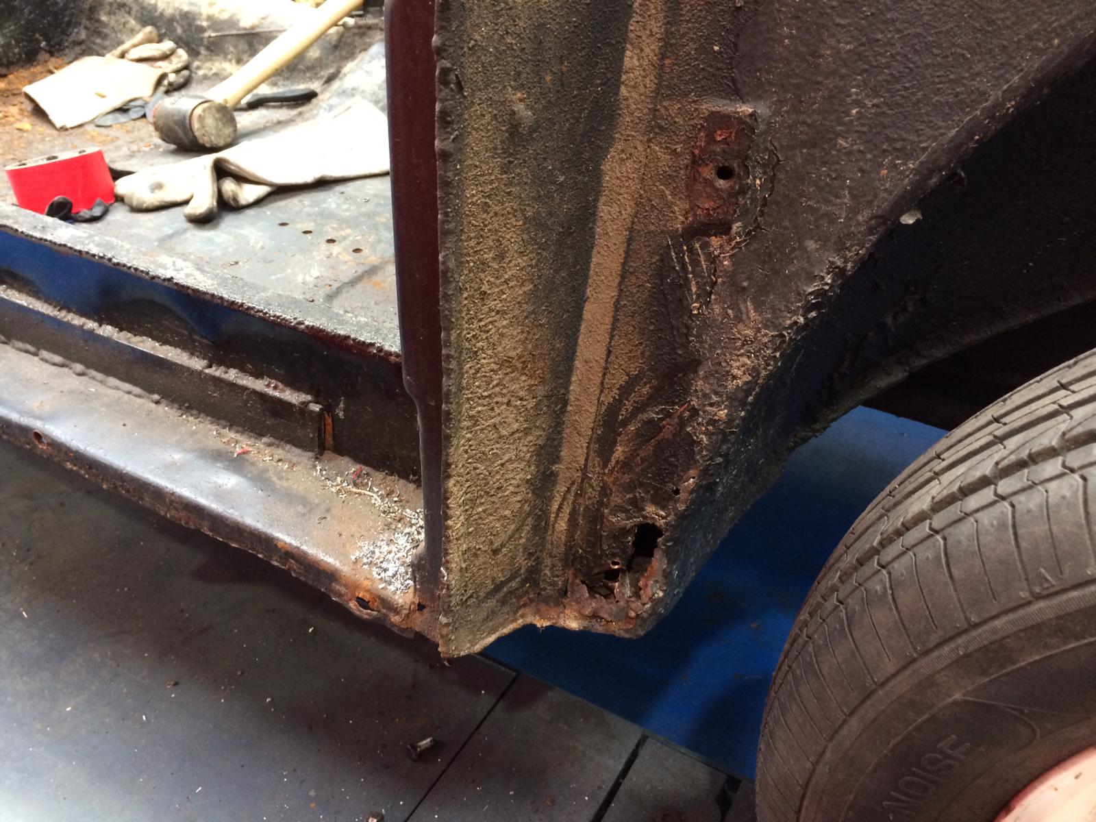 270220 Morris Minor Body 11