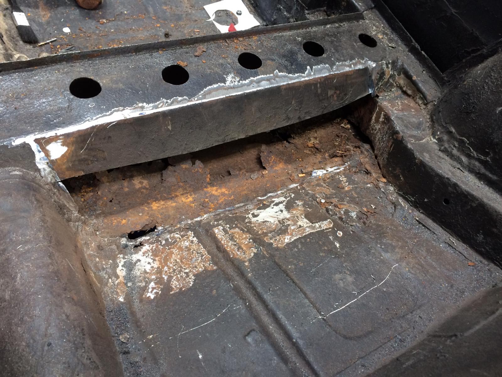 270220 Morris Minor Body 13