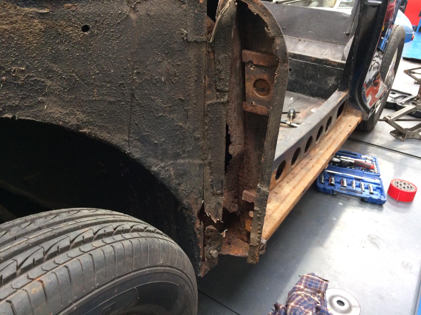 270220 Morris Minor Body 4