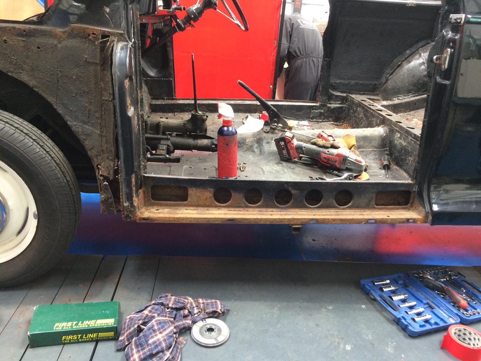 270220 Morris Minor Body 5
