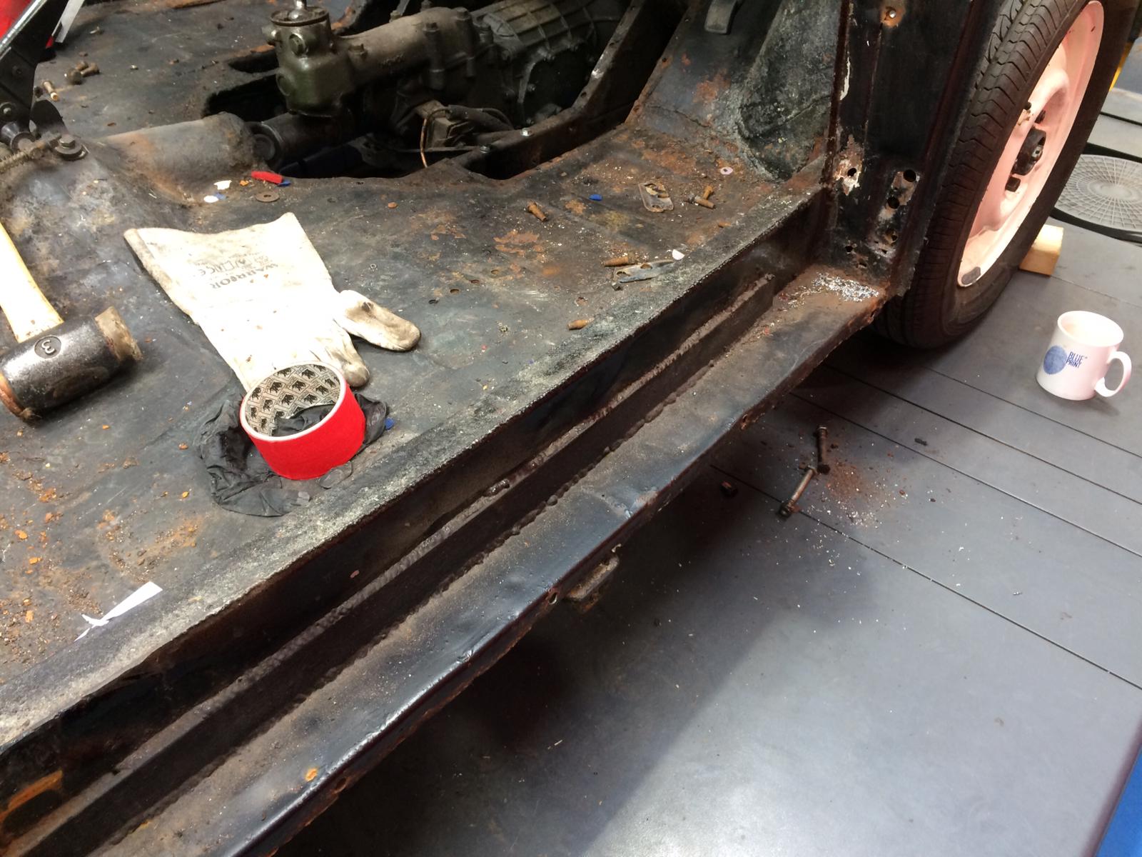 270220 Morris Minor Body 8