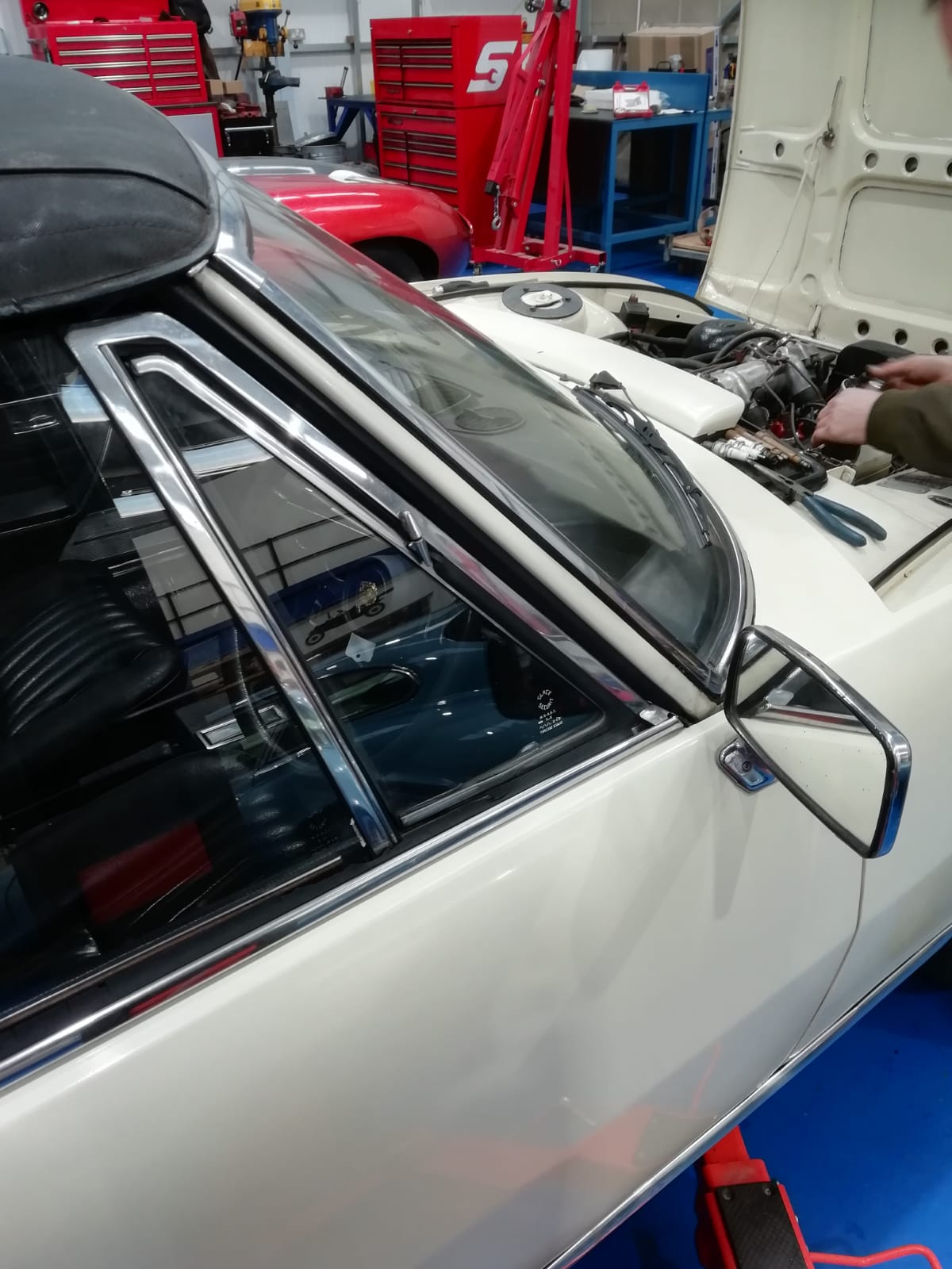270220 Peugeot 504 Chrome Stripdown 11 1