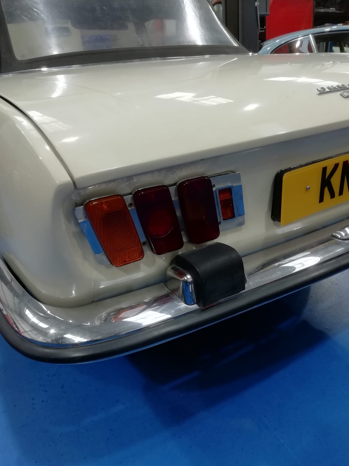 270220 Peugeot 504 Chrome Stripdown 2 1