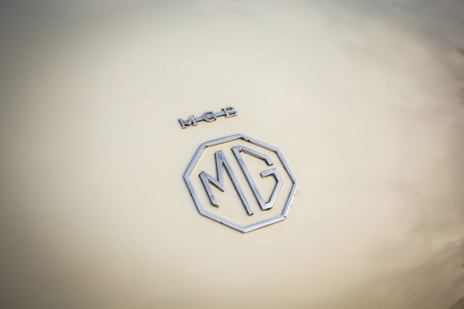 1964 MGB Roadster White Competition Shoot 01 10