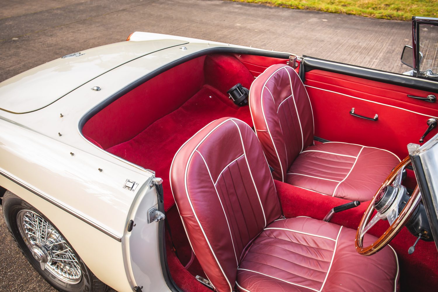 1964 MGB Roadster White Competition Shoot 01 16 2